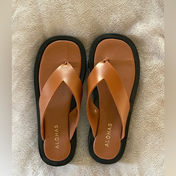 Alohas Overcast Sandals in Tan/Black - Picture 7 of 7